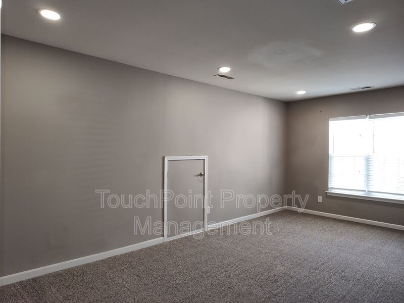 Gorgeous 2 Story Home located in the Hamilton Green Community! property image