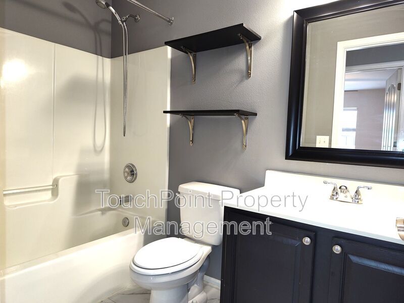 Gorgeous 2 Story Home located in the Hamilton Green Community! property image