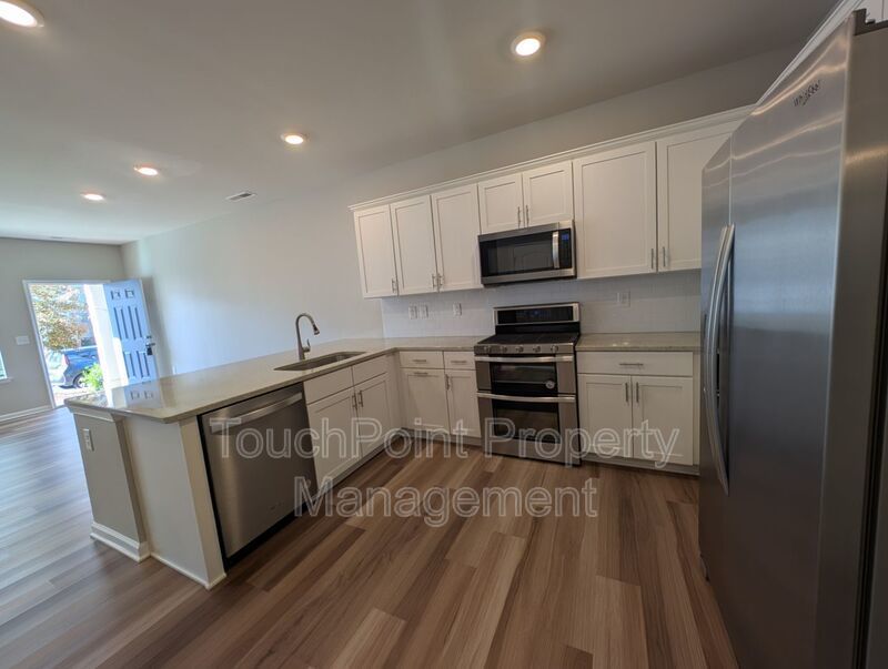 Gorgeous 3 beds, 2.5 bath home located in Harmony at Matthews! property image