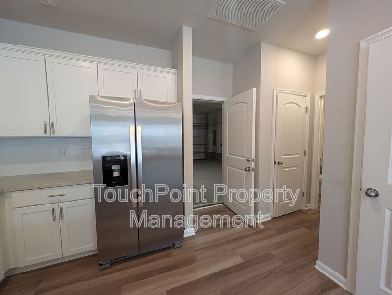 Gorgeous 3 beds, 2.5 bath home located in Harmony at Matthews! property image