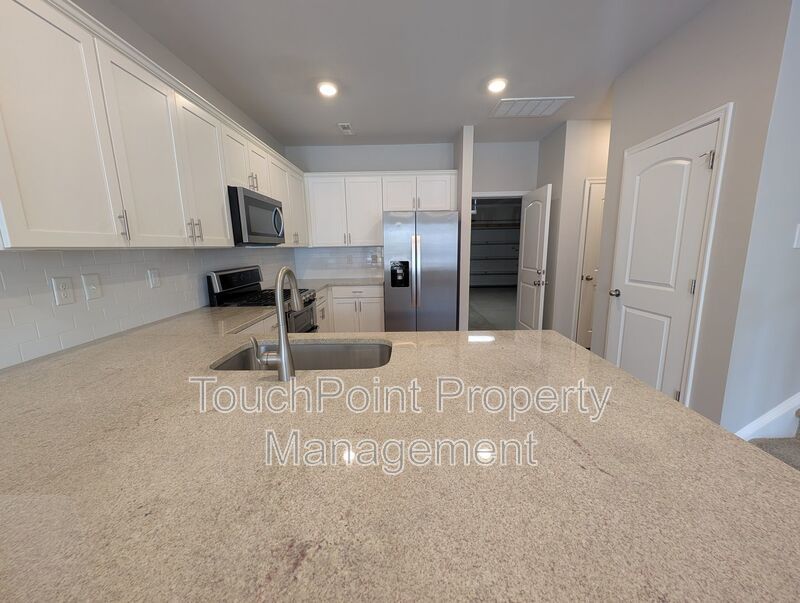 Gorgeous 3 beds, 2.5 bath home located in Harmony at Matthews! property image