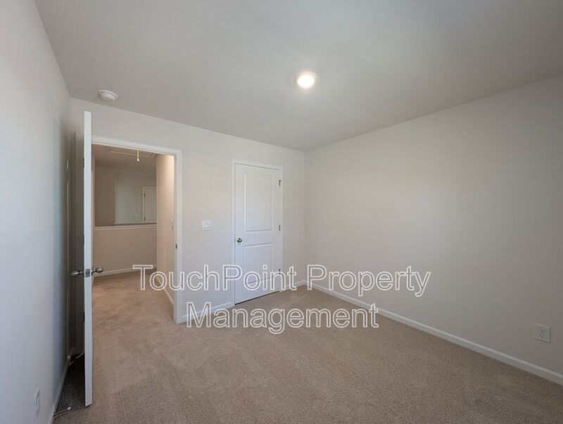 Gorgeous , New Townhome  located in Mallard Creek Towns Community! property image