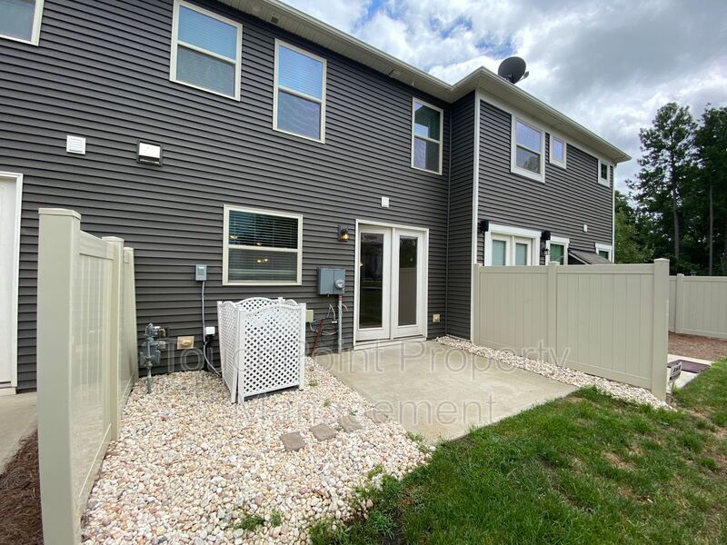 Pristine Townhome located in Stonehaven at Berewick! property image