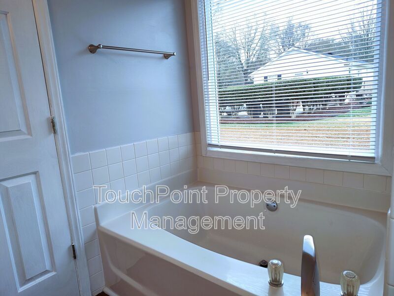 Pristine, Ranch Style Home Located in the Clubview Acres Community in Monroe property image