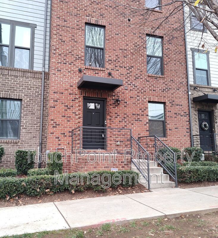 Pristine, 4 bed, 3.5 bath Townhome Located in the Kee Court Community! property image