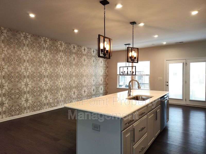 Pristine, 4 bed, 3.5 bath Townhome Located in the Kee Court Community! property image