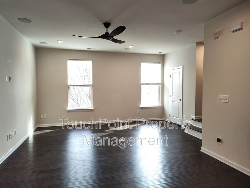 Pristine, 4 bed, 3.5 bath Townhome Located in the Kee Court Community! property image