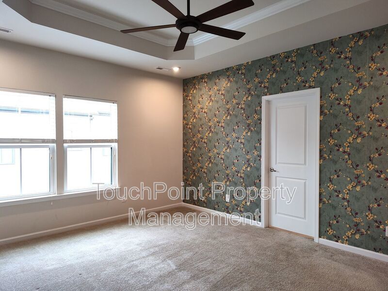 Pristine, 4 bed, 3.5 bath Townhome Located in the Kee Court Community! property image