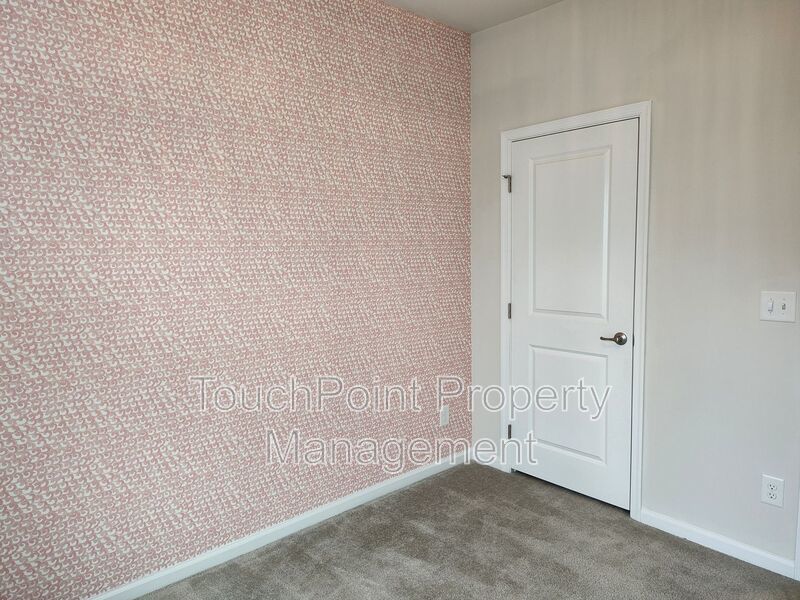 Pristine, 4 bed, 3.5 bath Townhome Located in the Kee Court Community! property image