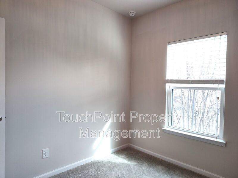 Pristine, 4 bed, 3.5 bath Townhome Located in the Kee Court Community! property image