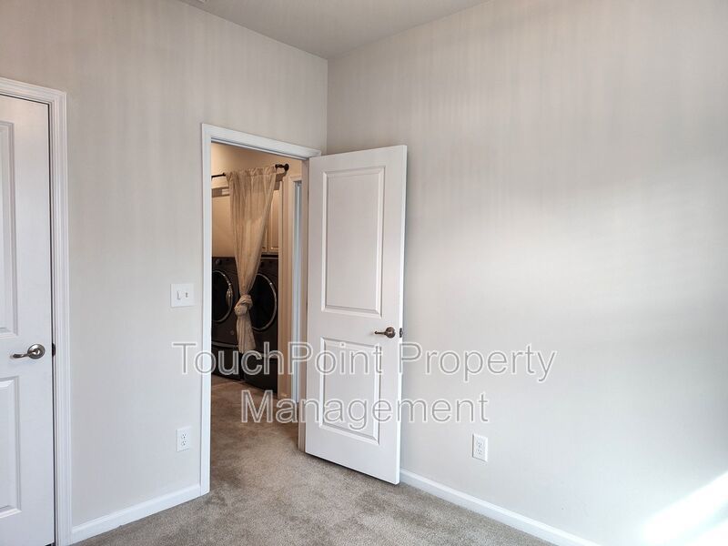 Pristine, 4 bed, 3.5 bath Townhome Located in the Kee Court Community! property image