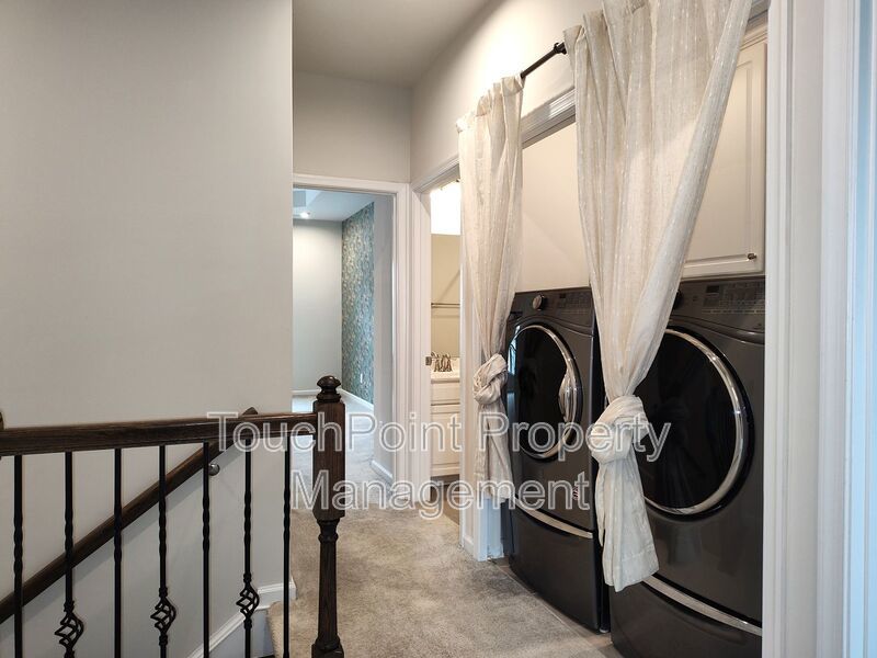 Pristine, 4 bed, 3.5 bath Townhome Located in the Kee Court Community! property image