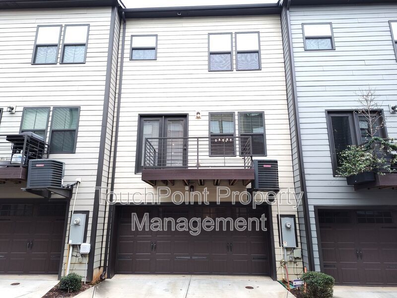 Pristine, 4 bed, 3.5 bath Townhome Located in the Kee Court Community! property image