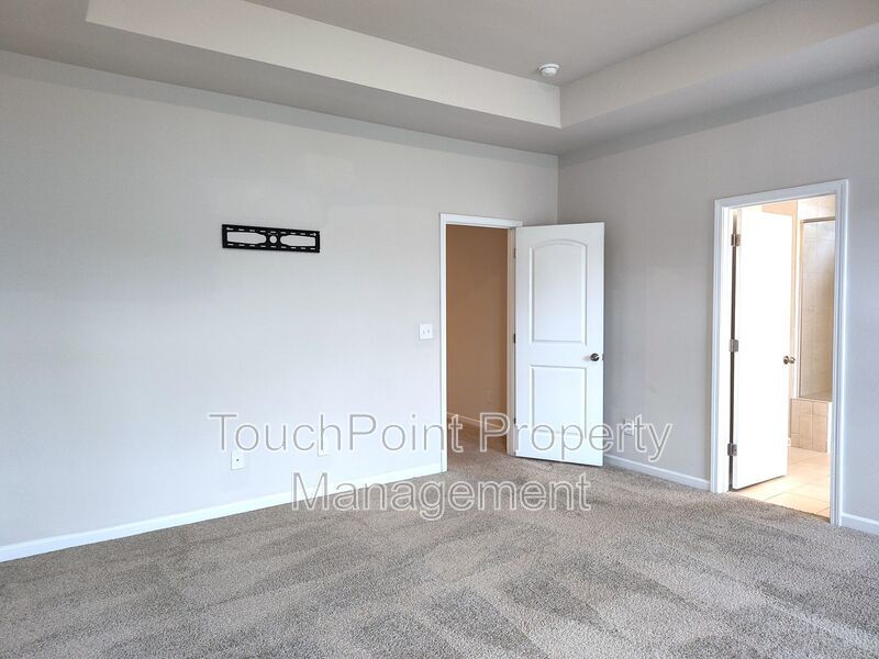 Beautiful end-unit 3 bedroom, 2.5 bath Townhome located in the Harmony community in Matthews! property image