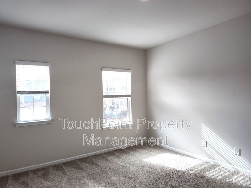 Beautiful end-unit 3 bedroom, 2.5 bath Townhome located in the Harmony community in Matthews! property image