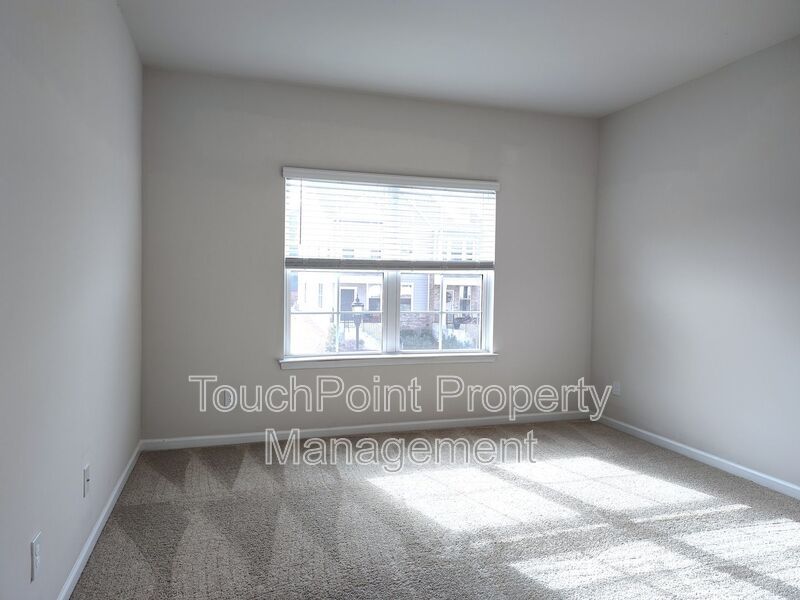 Beautiful end-unit 3 bedroom, 2.5 bath Townhome located in the Harmony community in Matthews! property image