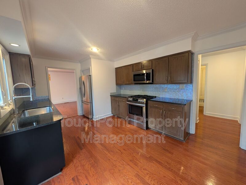 Charming 4 bedroom, 2.5 bath home located in the Raintree Community! property image