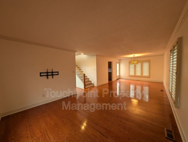 Charming 4 bedroom, 2.5 bath home located in the Raintree Community! property image