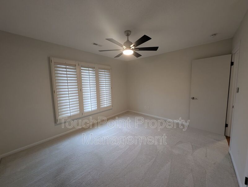 Charming 4 bedroom, 2.5 bath home located in the Raintree Community! property image