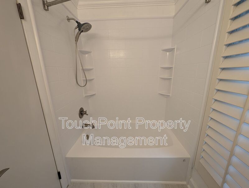 Charming 4 bedroom, 2.5 bath home located in the Raintree Community! property image