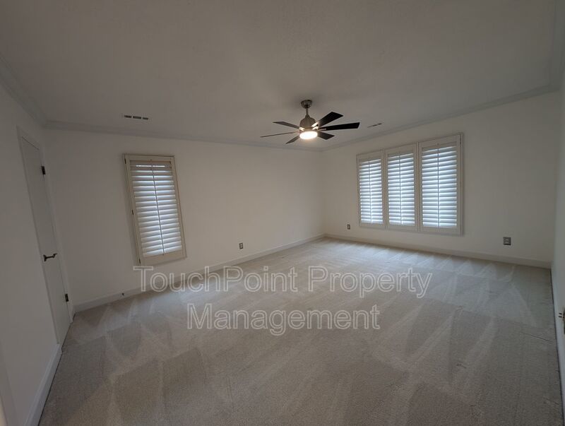 Charming 4 bedroom, 2.5 bath home located in the Raintree Community! property image