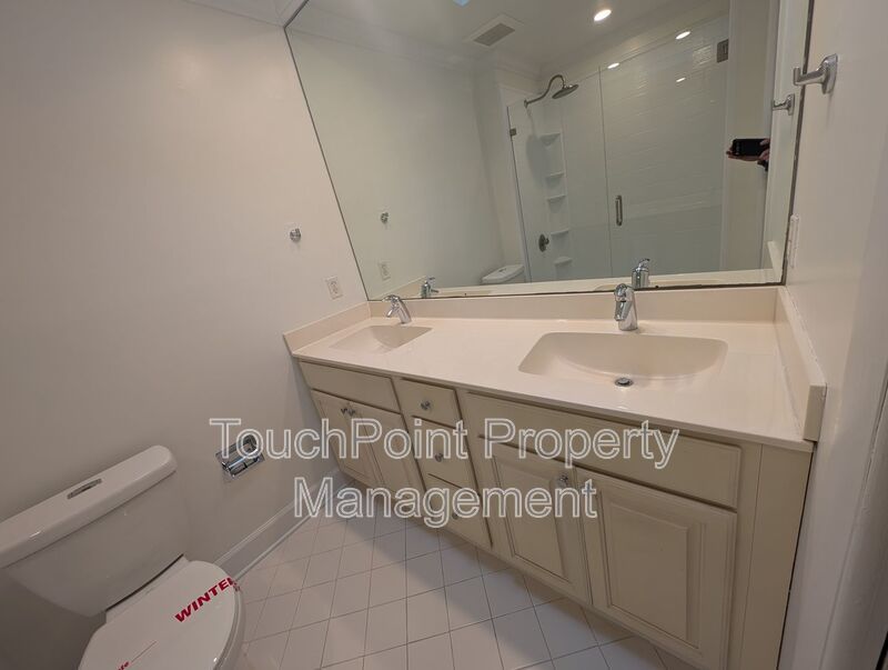 Charming 4 bedroom, 2.5 bath home located in the Raintree Community! property image