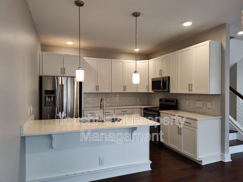 End-unit Townhome located in Peridoe on the Greenway! property image