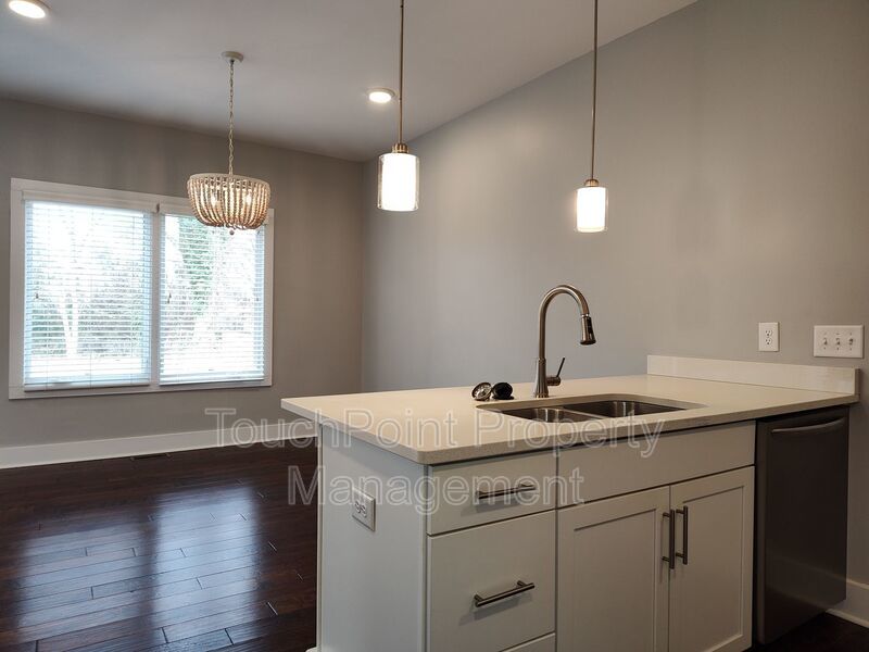 End-unit Townhome located in Peridoe on the Greenway! property image