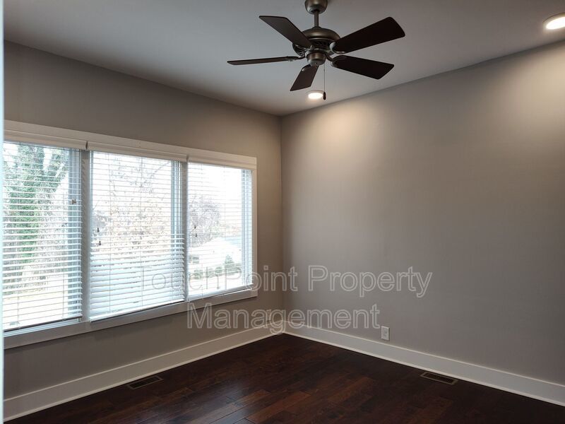 End-unit Townhome located in Peridoe on the Greenway! property image