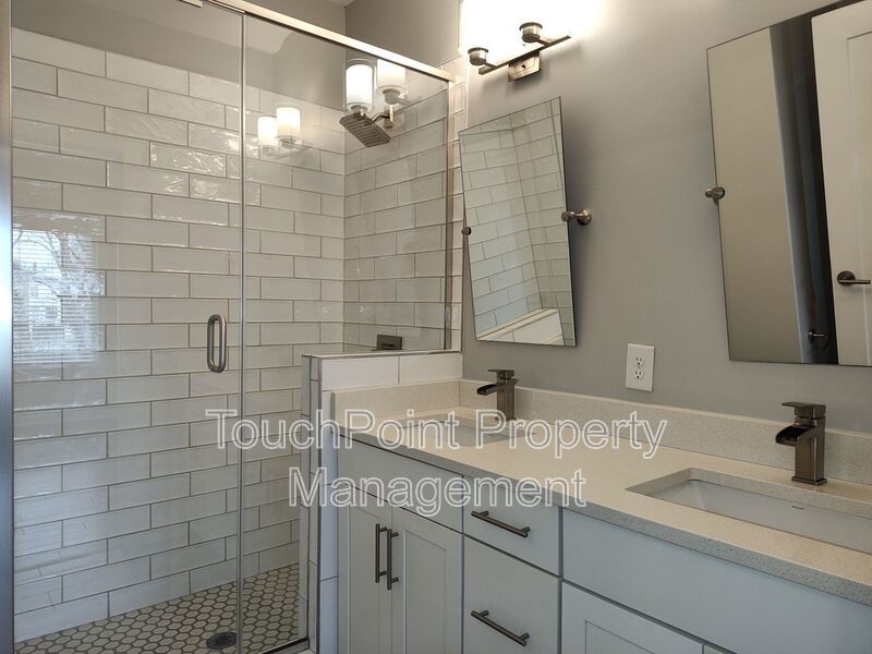 End-unit Townhome located in Peridoe on the Greenway! property image