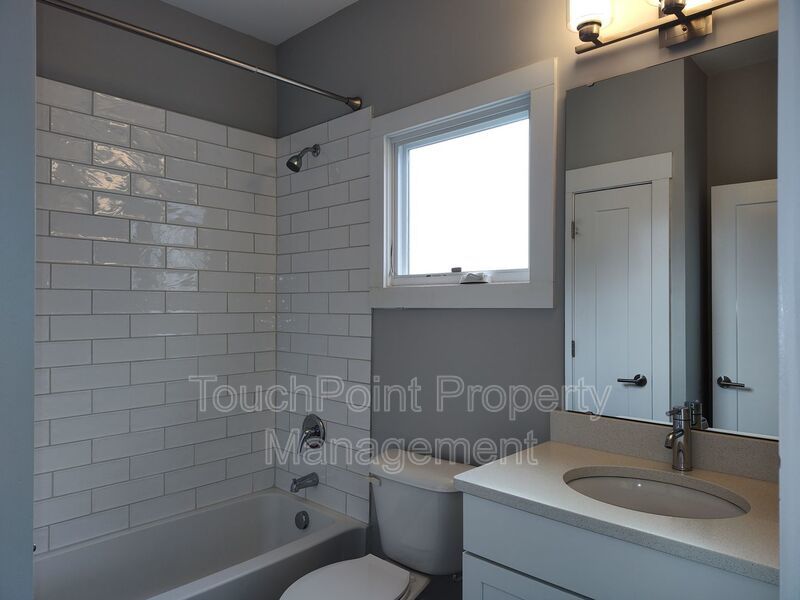 End-unit Townhome located in Peridoe on the Greenway! property image