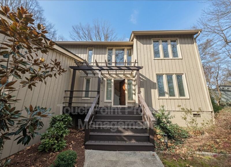 Charming 4 bedroom, 2.5 bath home located in the Raintree Community! property image