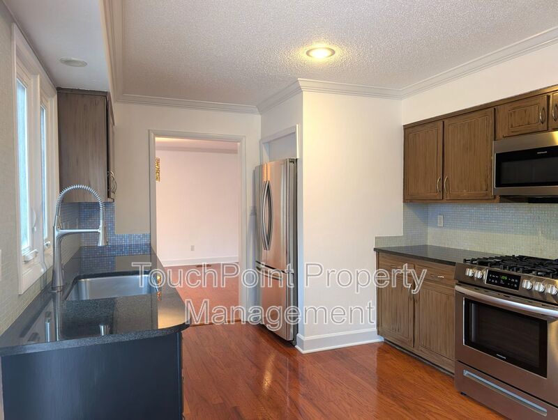 Charming 4 bedroom, 2.5 bath home located in the Raintree Community! property image