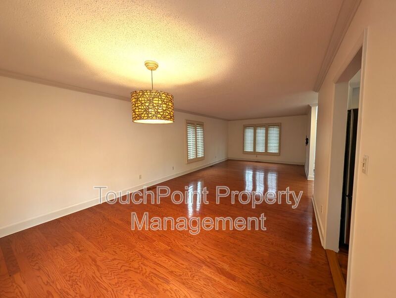 Charming 4 bedroom, 2.5 bath home located in the Raintree Community! property image