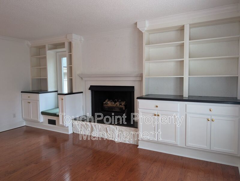 Charming 4 bedroom, 2.5 bath home located in the Raintree Community! property image