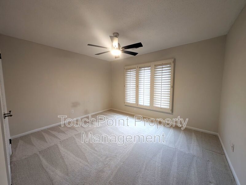 Charming 4 bedroom, 2.5 bath home located in the Raintree Community! property image