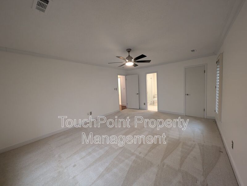 Charming 4 bedroom, 2.5 bath home located in the Raintree Community! property image