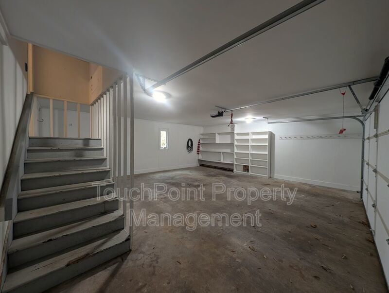 Charming 4 bedroom, 2.5 bath home located in the Raintree Community! property image