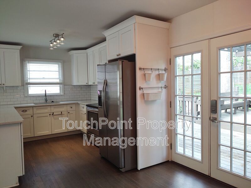 Beautifully renovated brick tri-level home located in the popular Amity Gardens! property image