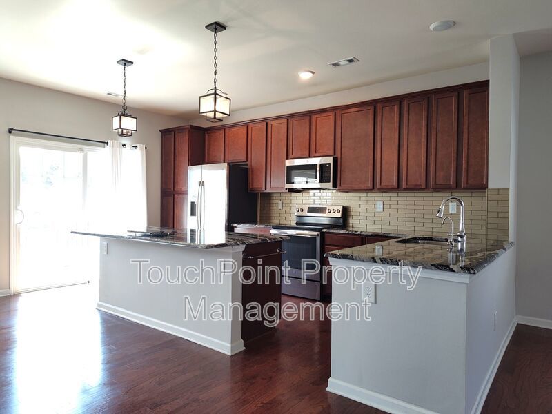 Charming, end-unit, townhome located in the Wrights Crossing Community! property image
