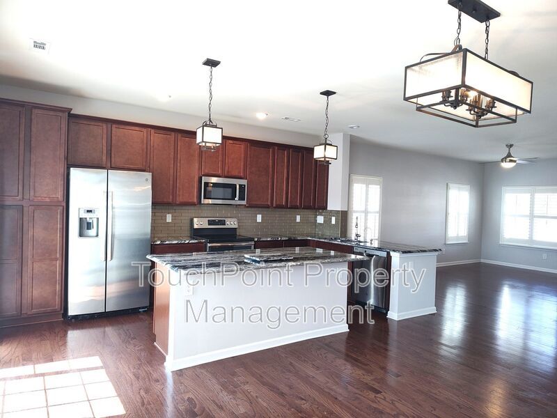 Charming, end-unit, townhome located in the Wrights Crossing Community! property image