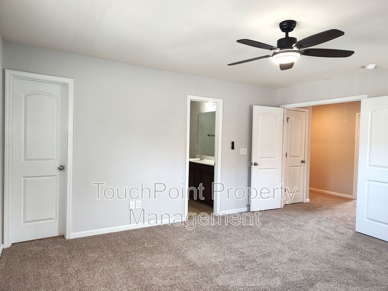 Charming, end-unit, townhome located in the Wrights Crossing Community! property image