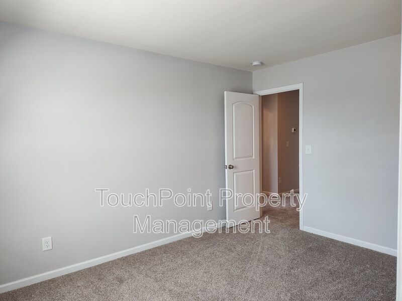 Charming, end-unit, townhome located in the Wrights Crossing Community! property image