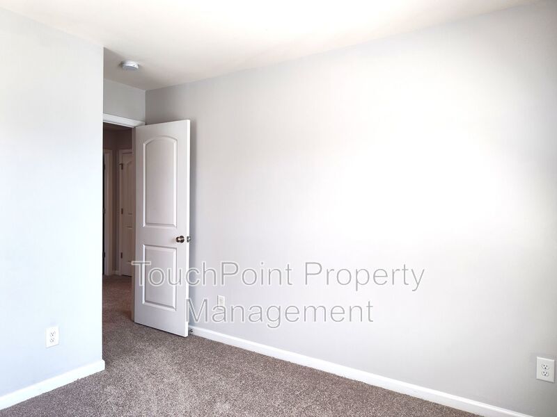 Charming, end-unit, townhome located in the Wrights Crossing Community! property image