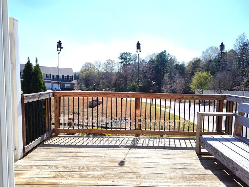 Charming, end-unit, townhome located in the Wrights Crossing Community! property image