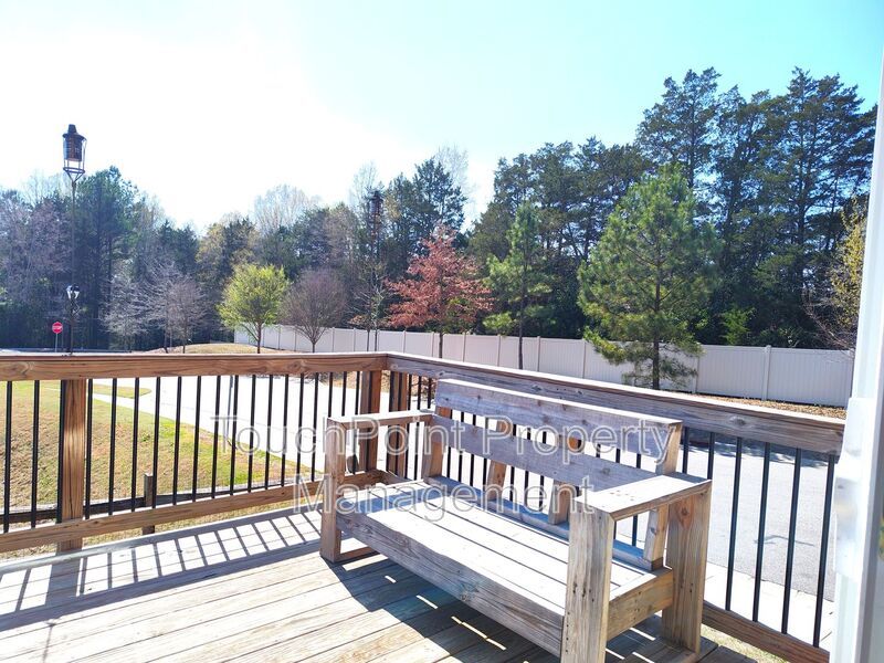 Charming, end-unit, townhome located in the Wrights Crossing Community! property image