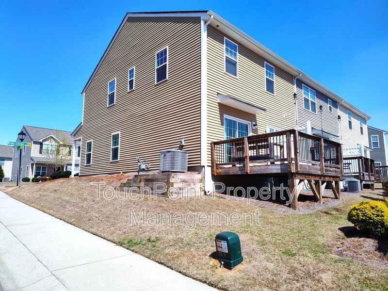 Charming, end-unit, townhome located in the Wrights Crossing Community! property image