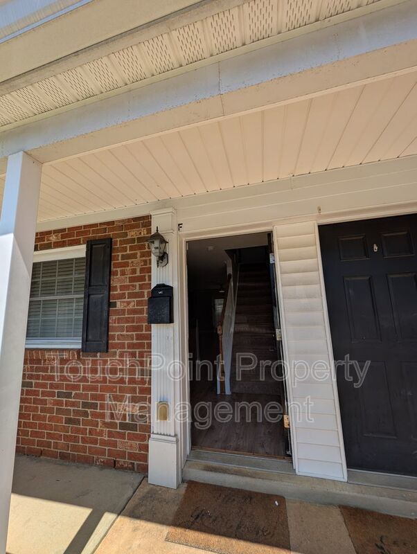 Cozy condo located in the Williamsburg on Commonwealth community minutes from Plaza Midwood! property image