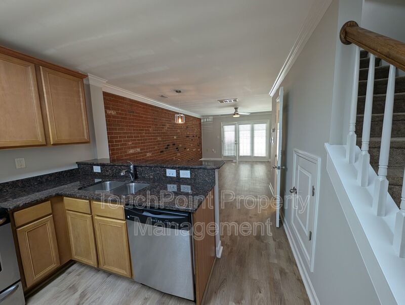 Cozy condo located in the Williamsburg on Commonwealth community minutes from Plaza Midwood! property image
