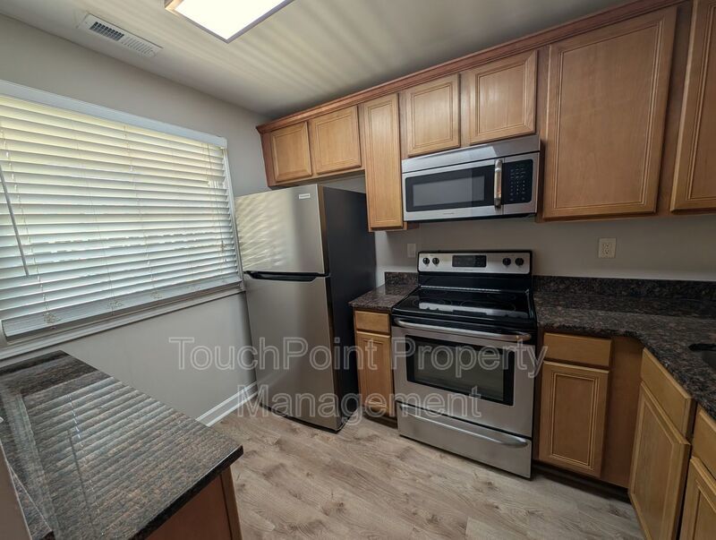 Cozy condo located in the Williamsburg on Commonwealth community minutes from Plaza Midwood! property image